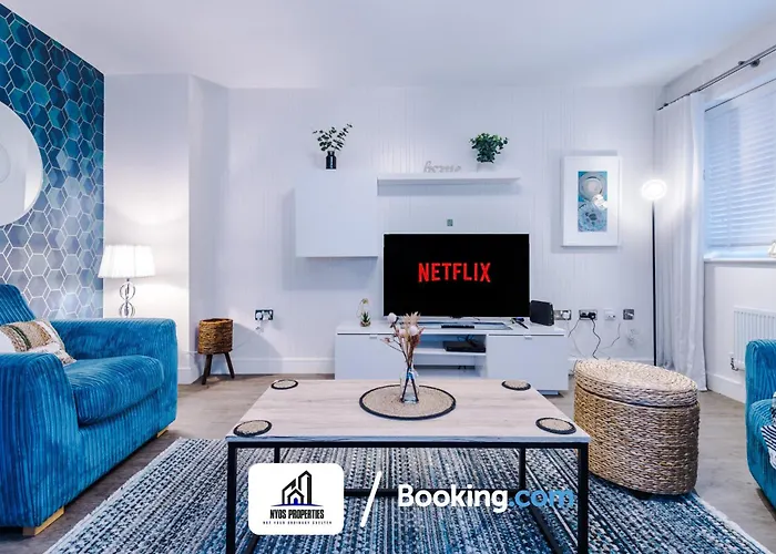 3 Bedroom House By Nyos Short Lets & Serviced With Parking Prázdninový dům Manchester