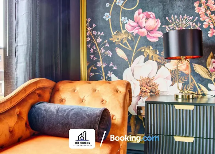 3 Bedroom By Nyos Short Lets & Serviced With Garden 펜션 *