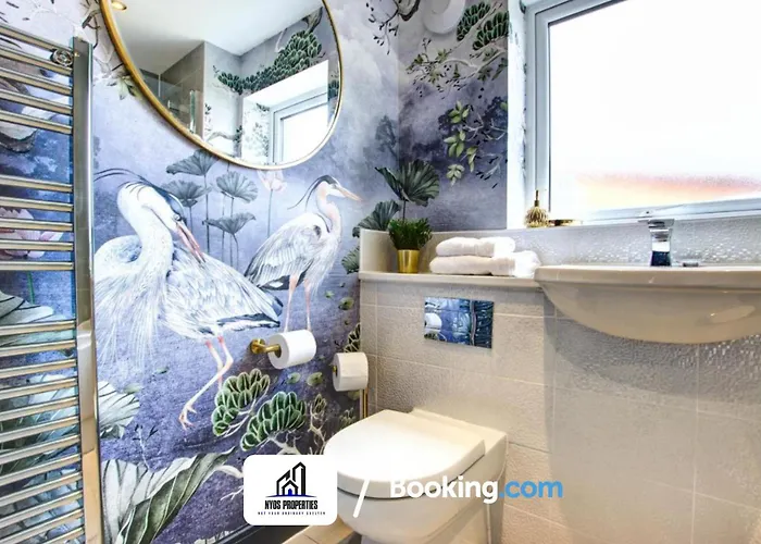 펜션 3 Bedroom By Nyos Short Lets & Serviced With Garden *