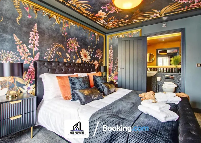 3 Bedroom By Nyos Short Lets & Serviced With Garden * 맨체스터