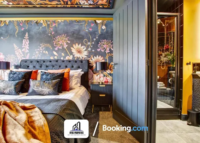 3 Bedroom By Nyos Short Lets & Serviced With Garden