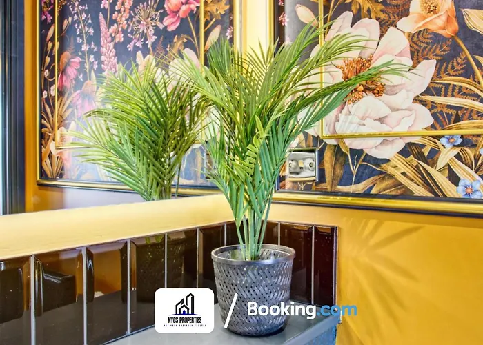 3 Bedroom By Nyos Short Lets & Serviced With Garden 펜션 맨체스터