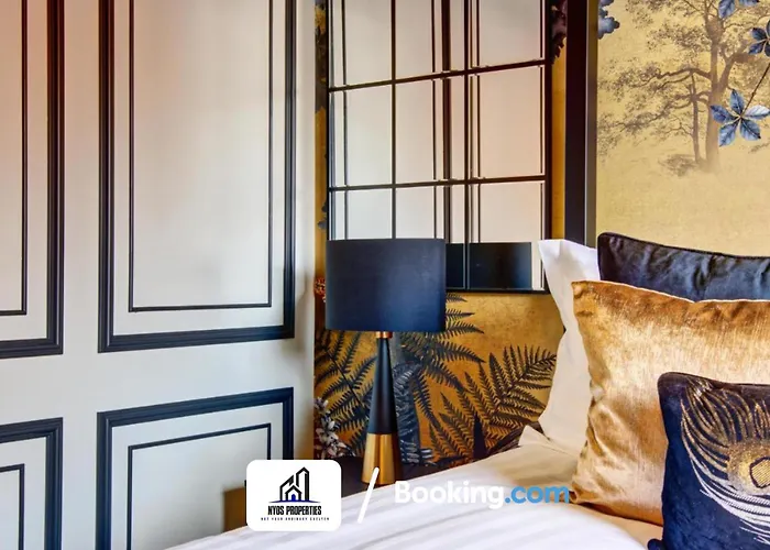 3 Bedroom By Nyos Short Lets & Serviced With Garden * 曼彻斯特