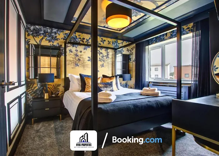 3 Bedroom By Nyos Short Lets & Serviced With Garden