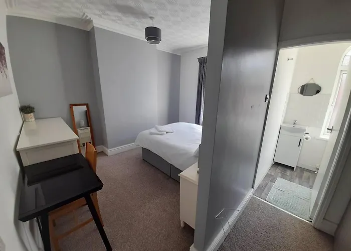 Stylish 4 Bed House - 15 Min To Centre Manchester