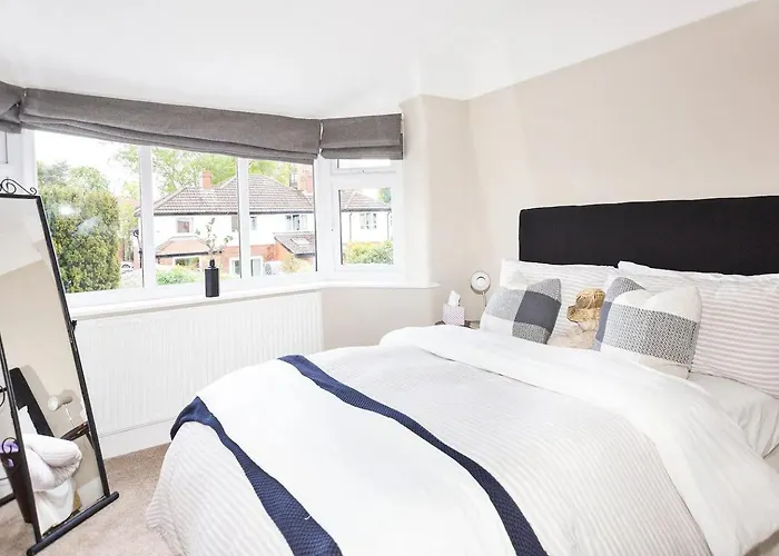 Pass The Keys Picture Perfect Haven In Didsbury Village - Free Parking & Ev Station *