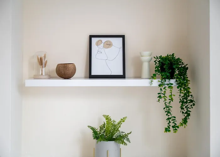 Modern 4br In M11, Close To Etihad Stadium Sleeps 11