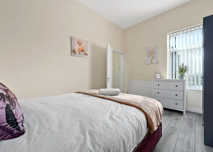 Modern 4br In M11, Close To Etihad Stadium Sleeps 11 *