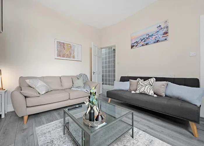 Modern 4br In M11, Close To Etihad Stadium Sleeps 11 Manchester