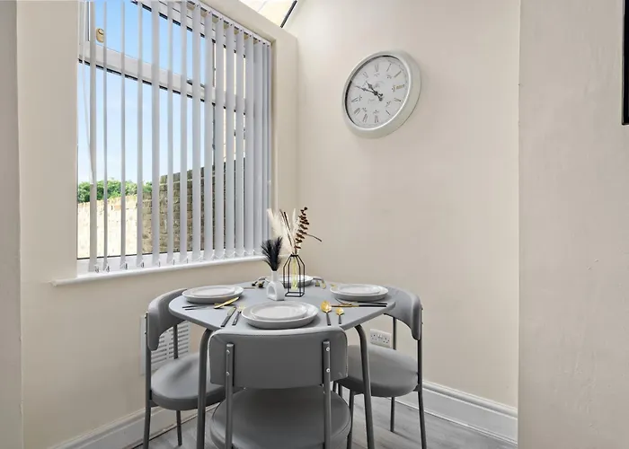 Modern 4br In M11, Close To Etihad Stadium Sleeps 11 Dom wakacyjny *