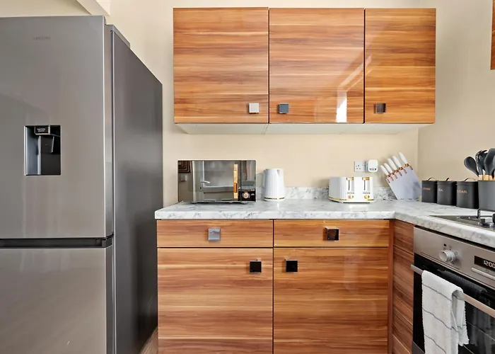 Semesterbostad Modern 4br In M11, Close To Etihad Stadium Sleeps 11 *