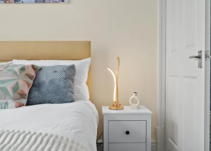 Semesterbostad Modern 4br In M11, Close To Etihad Stadium Sleeps 11