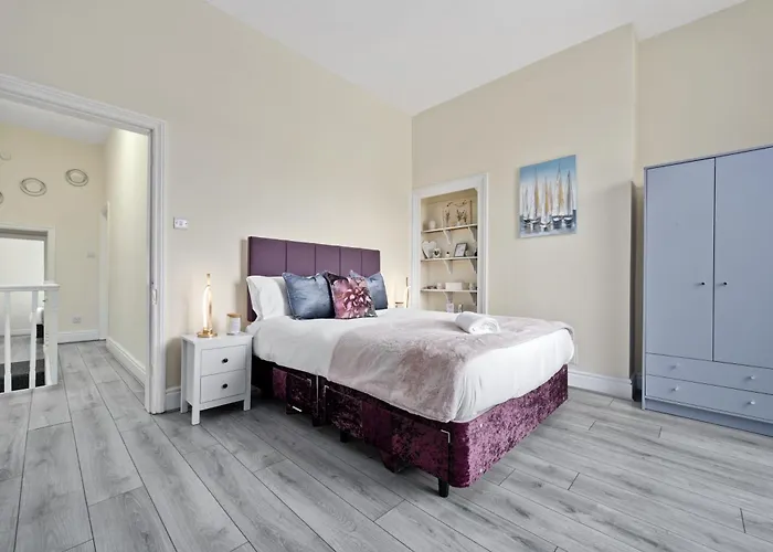 Semesterbostad Modern 4br In M11, Close To Etihad Stadium Sleeps 11