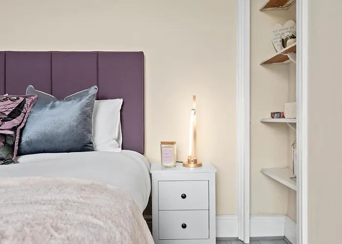 Modern 4br In M11, Close To Etihad Stadium Sleeps 11 Сasa de vacaciones