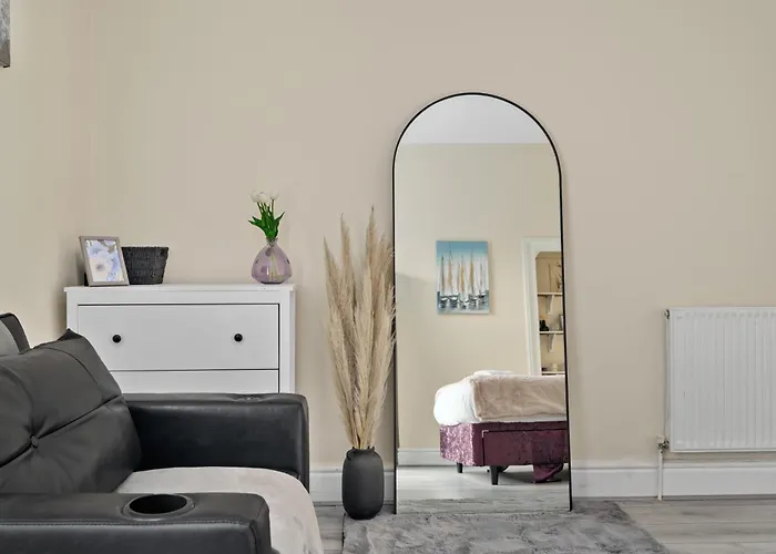 Semesterbostad Modern 4br In M11, Close To Etihad Stadium Sleeps 11 Manchester