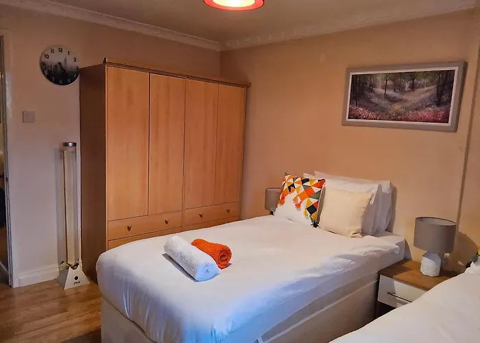 Bespoke Salford Quays - Garden, Wifi And Parking *