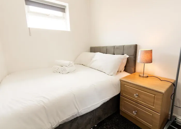 Cosy & Compact In Swinton