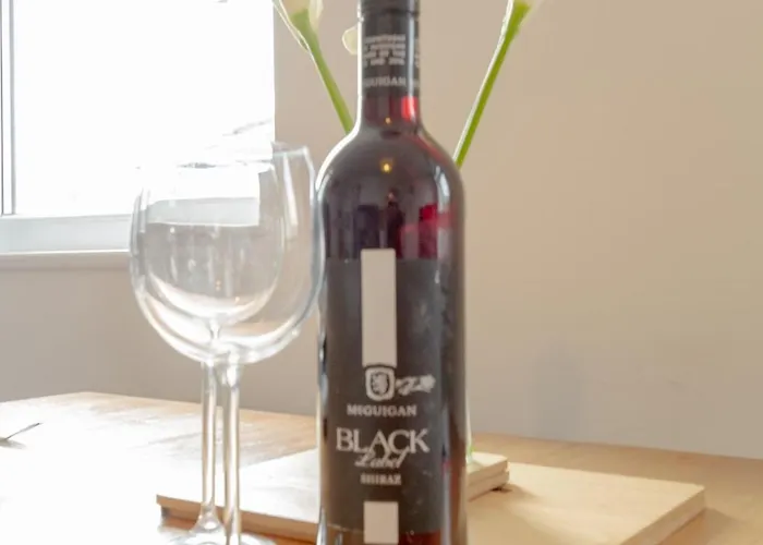 Cosy & Compact In Swinton