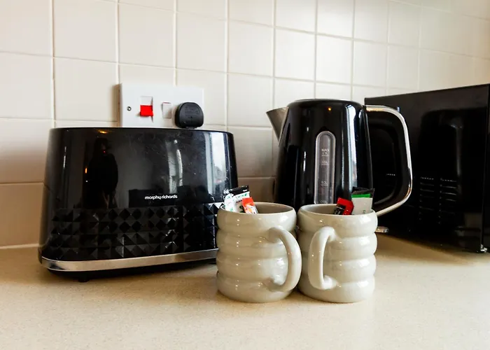 Cosy & Compact In Swinton Apartament *