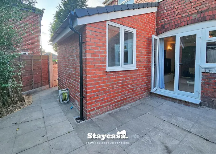 Dom wakacyjny Large 6br House Free Parking & Wifi *