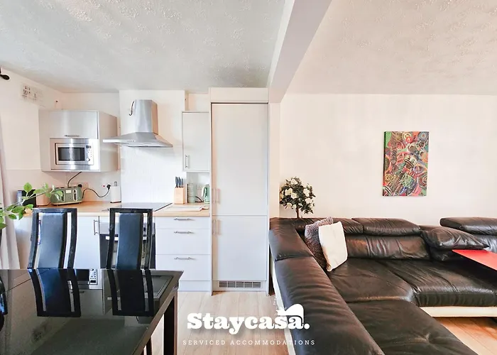 Inviting Serene Abode Large Driveway Sleeps 12 Tatil Evi Manchester