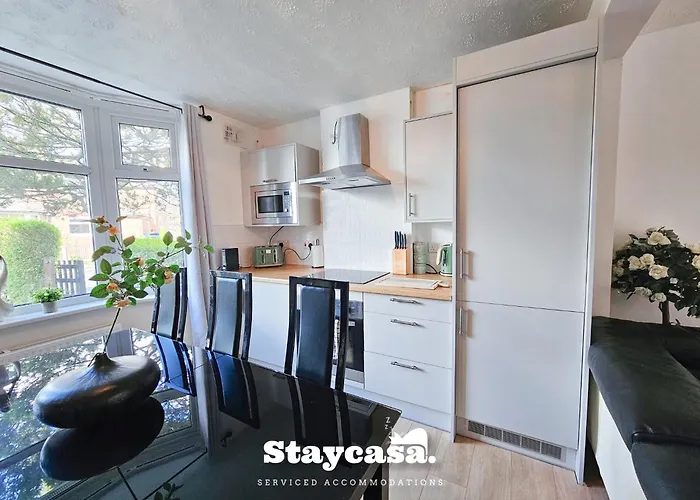 Inviting Serene Abode Large Driveway Sleeps 12 Holiday home *