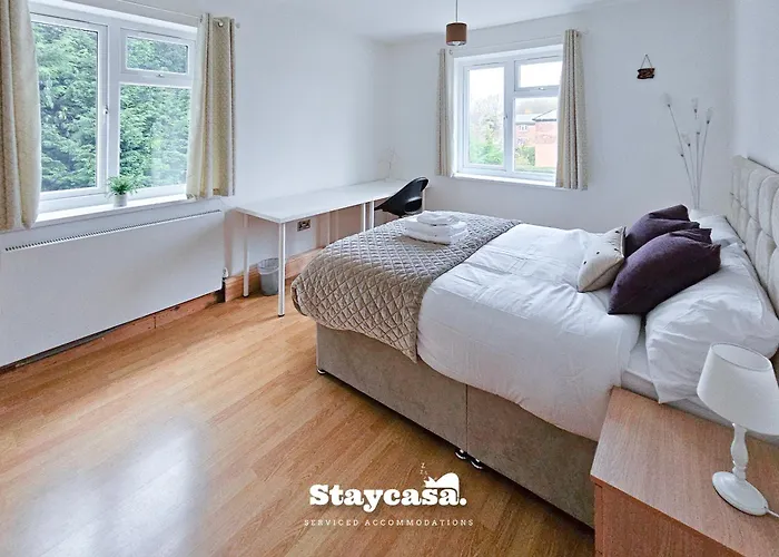 Large 6br House Free Parking & Wifi Dom wakacyjny