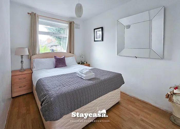 Large 6br House Free Parking & Wifi 度假居 *