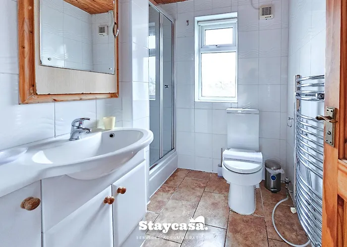 Large 6br House Free Parking & Wifi 曼彻斯特