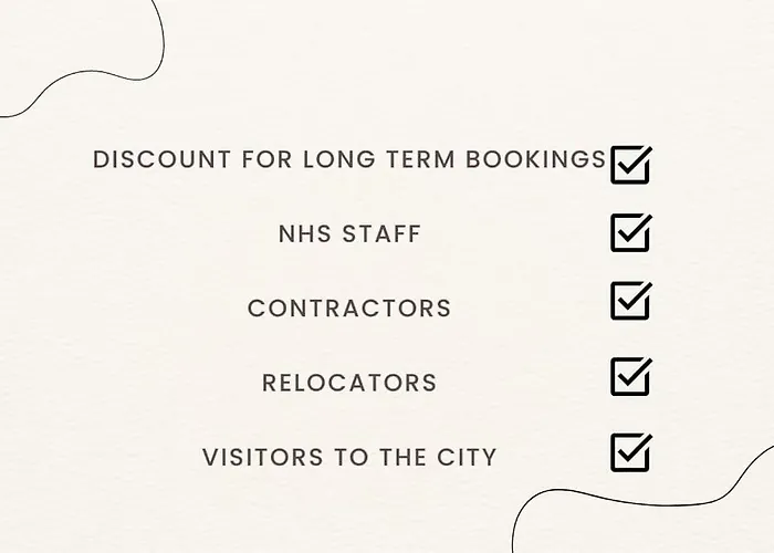 Spacious Stylish With Free Parking 10 Mins To Centre & Ao Arena Ideal For Groups & Long 度假居