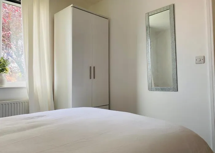 Kwatera prywatna Modern, Stylish And Central