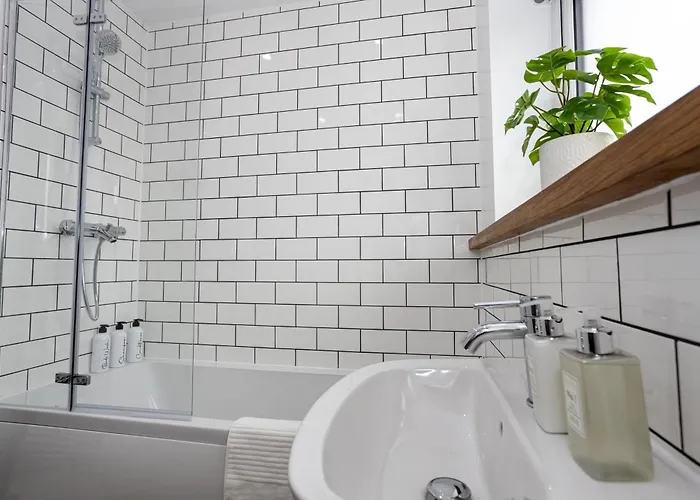 Scandi Inspired In Eccles بيت للعطل مانشستر