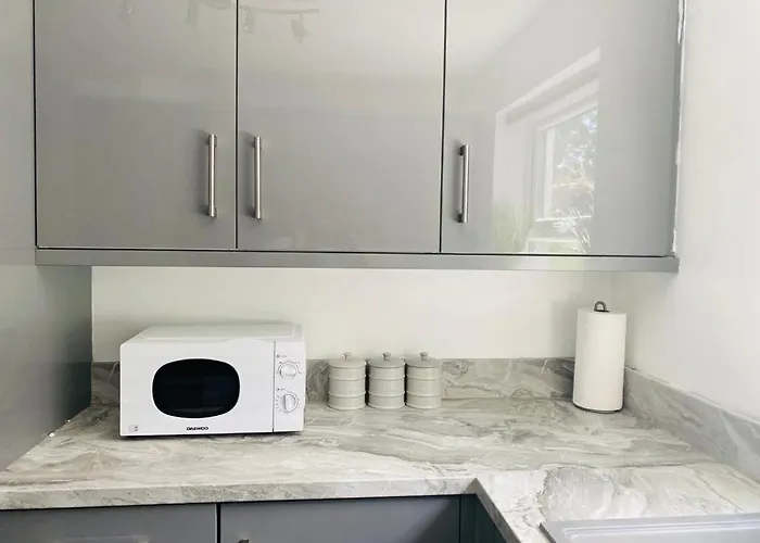 Modern, Stylish And Central *