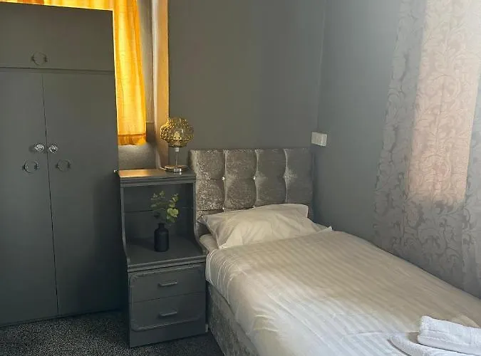 - Free Parking Konukevi Manchester