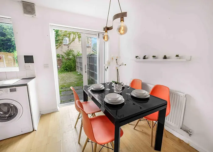 Centre House, Perfect For Long Stays! Parking, Wifi, Outdoor Space Сasa de vacaciones *