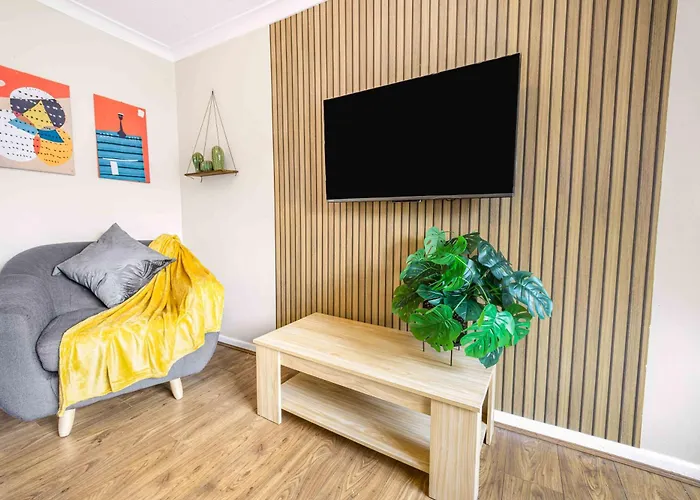 Centre House, Perfect For Long Stays! Parking, Wifi, Outdoor Space Prázdninový dům