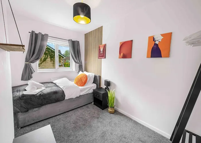 Centre House, Perfect For Long Stays! Parking, Wifi, Outdoor Space Сasa de vacaciones Mánchester