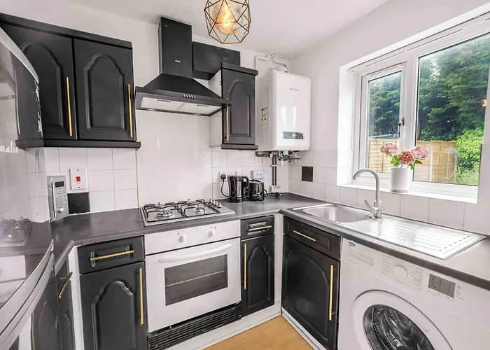 بيت للعطل Centre House, Perfect For Long Stays! Parking, Wifi, Outdoor Space