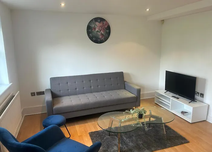 Spacious And Cosy Entire Flat Apartament