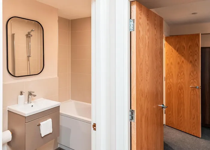 Entire 2 Bedroom And 2 Bathroom In -free Underground Parking 아파트