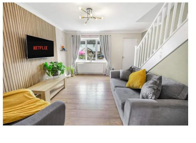 بيت للعطل Centre House, Perfect For Long Stays! Parking, Wifi, Outdoor Space *