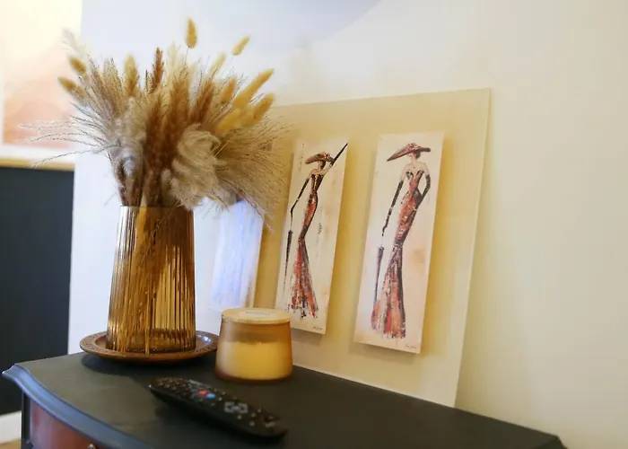 Walk To Man & With Free Parking - Pass The Keys Appartement