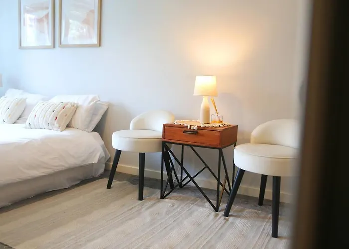 Walk To Man & With Free Parking - Pass The Keys Manchester