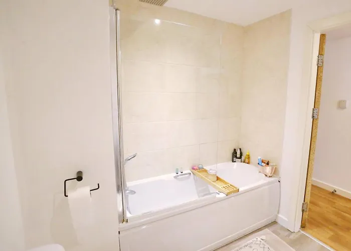 Appartement Walk To Man & With Free Parking - Pass The Keys