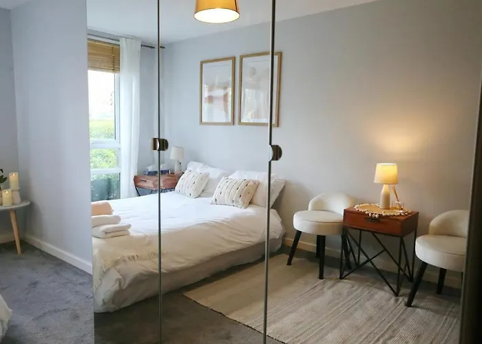 Appartement Walk To Man & With Free Parking - Pass The Keys *