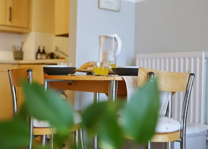 Free Parking X2 Walk To Man - Pass The Keys 맨체스터