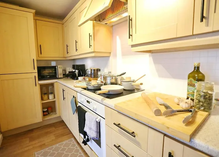 Walk To Man & With Free Parking - Pass The Keys Appartement *