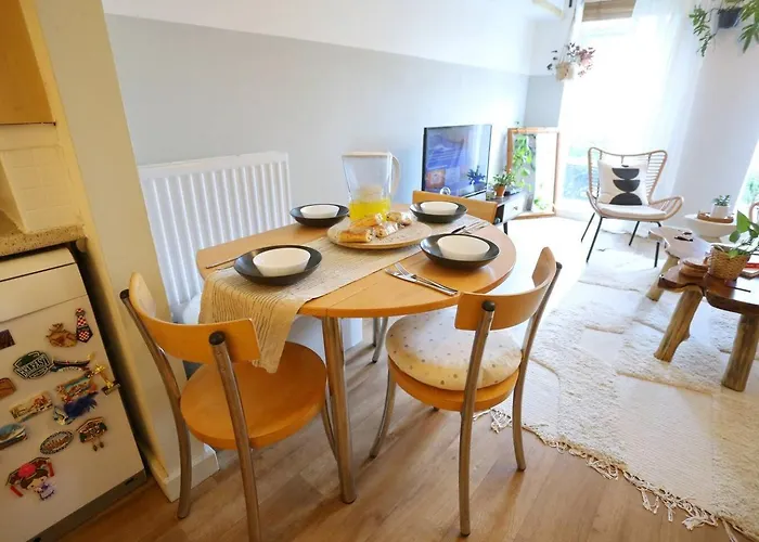 Appartement Walk To Man & With Free Parking - Pass The Keys *