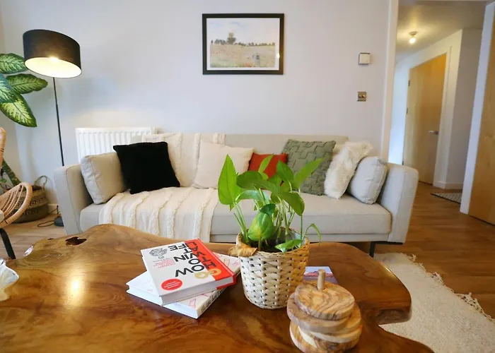 Walk To Man & With Free Parking - Pass The Keys * Manchester