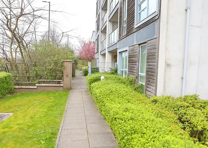 Free Parking X2 Walk To Man - Pass The Keys *